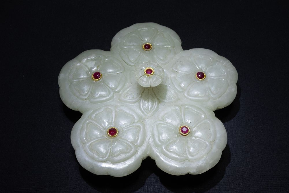 Lot 301: An Indian Mughal Jade Lidded Dish Decorated with...