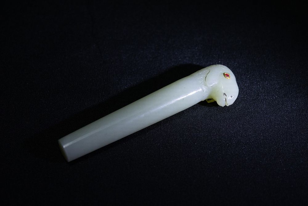 Lot 305: An Indian Mughal Jade Dagger Handle in the...