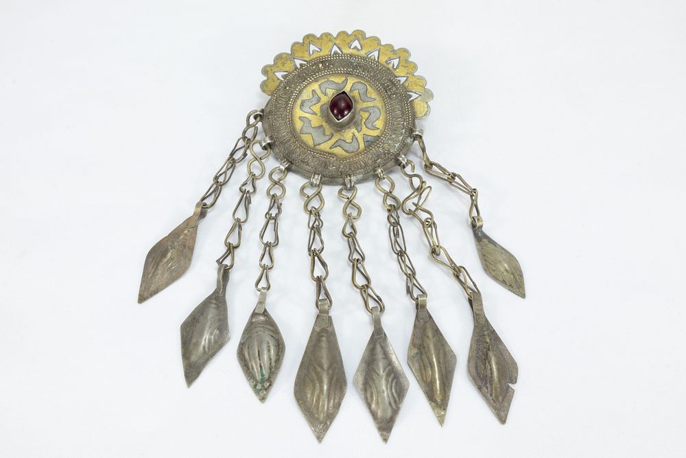 Lot 315: A Tribal Turkmen Silver Pendant Necklace.