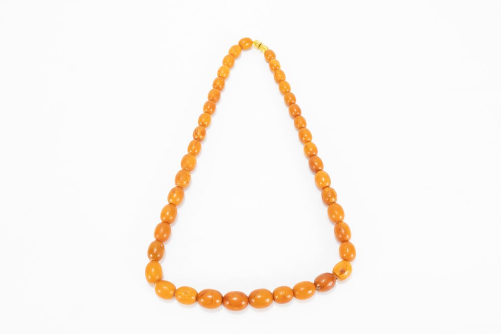 Lot 330: A Single Strand Graduated Butterscotch Amber Beads Necklace.