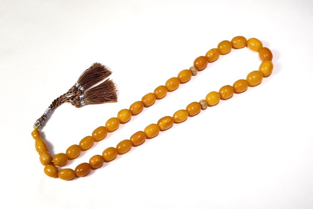 Lot 121: An Islamic Butterscotch Amber Tasbih Prayer Beads.