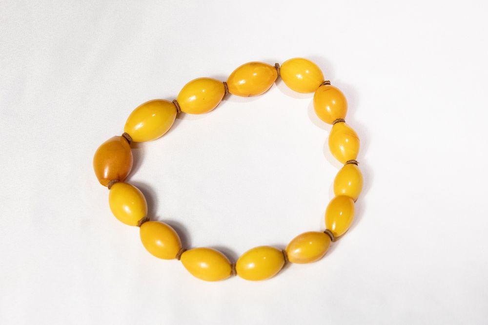 Lot 125: An Islamic Ottoman Butterscotch Amber Beads Short Necklace