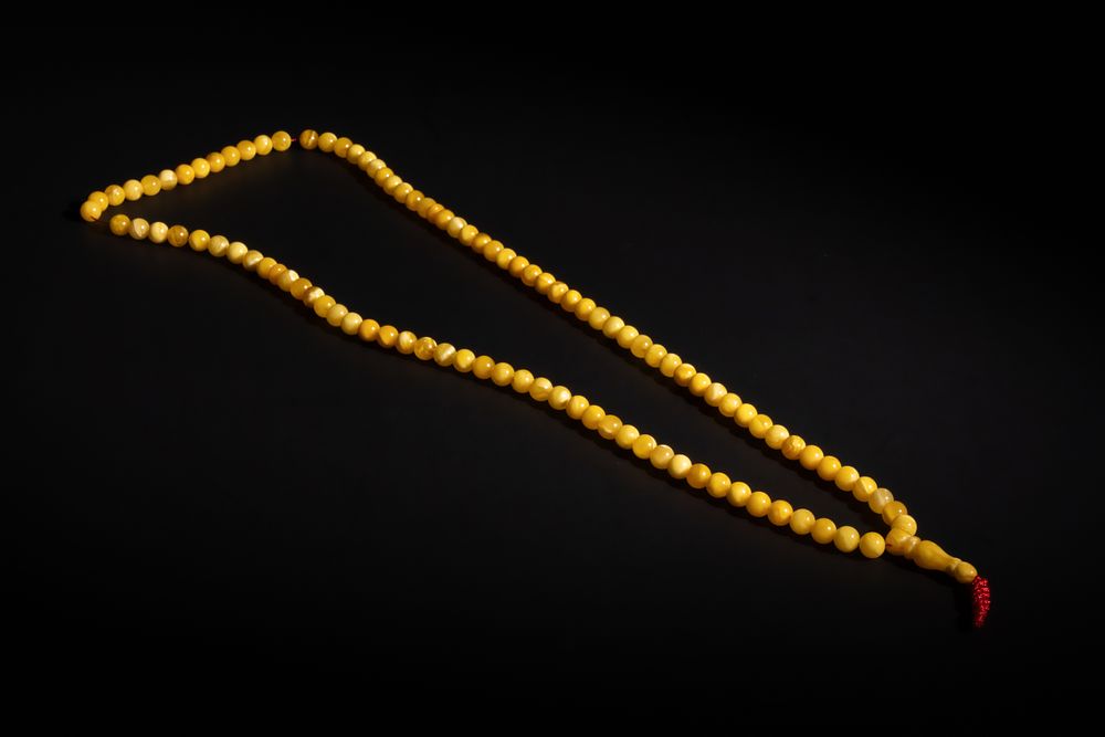 Lot 127: An Islamic Butterscotch Amber Tasbih Prayer Beads Necklace.