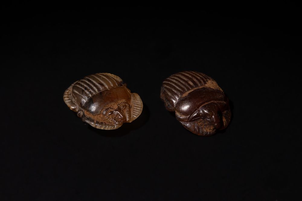 Lot 191: A Lot of 2 Egyptian Agate Scarabs Amulets,...