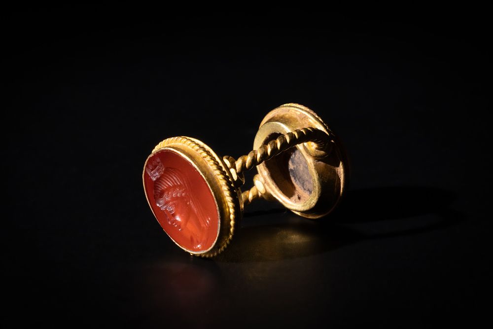 Lot 213: A Gold Double Headed Intaglio Ring Representing Tyne...