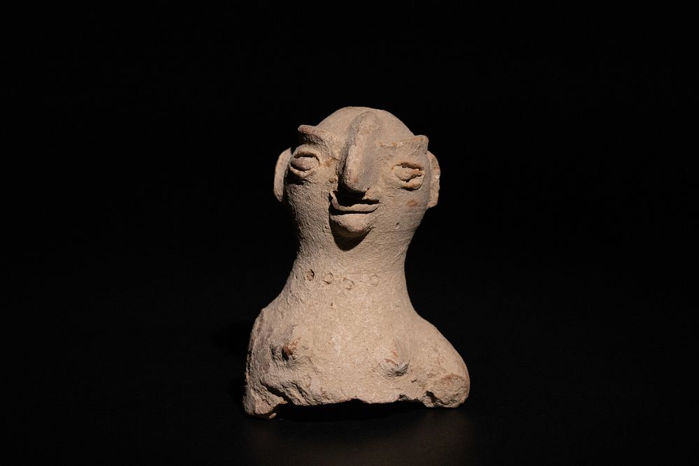 Lot 270: A Bust of a Terracotta Religious Votive, 3rd-2nd...