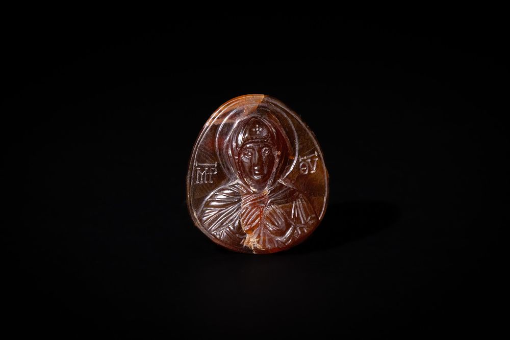 Lot 283: An Agate Icon Pendant Presenting the Virgin Bust...