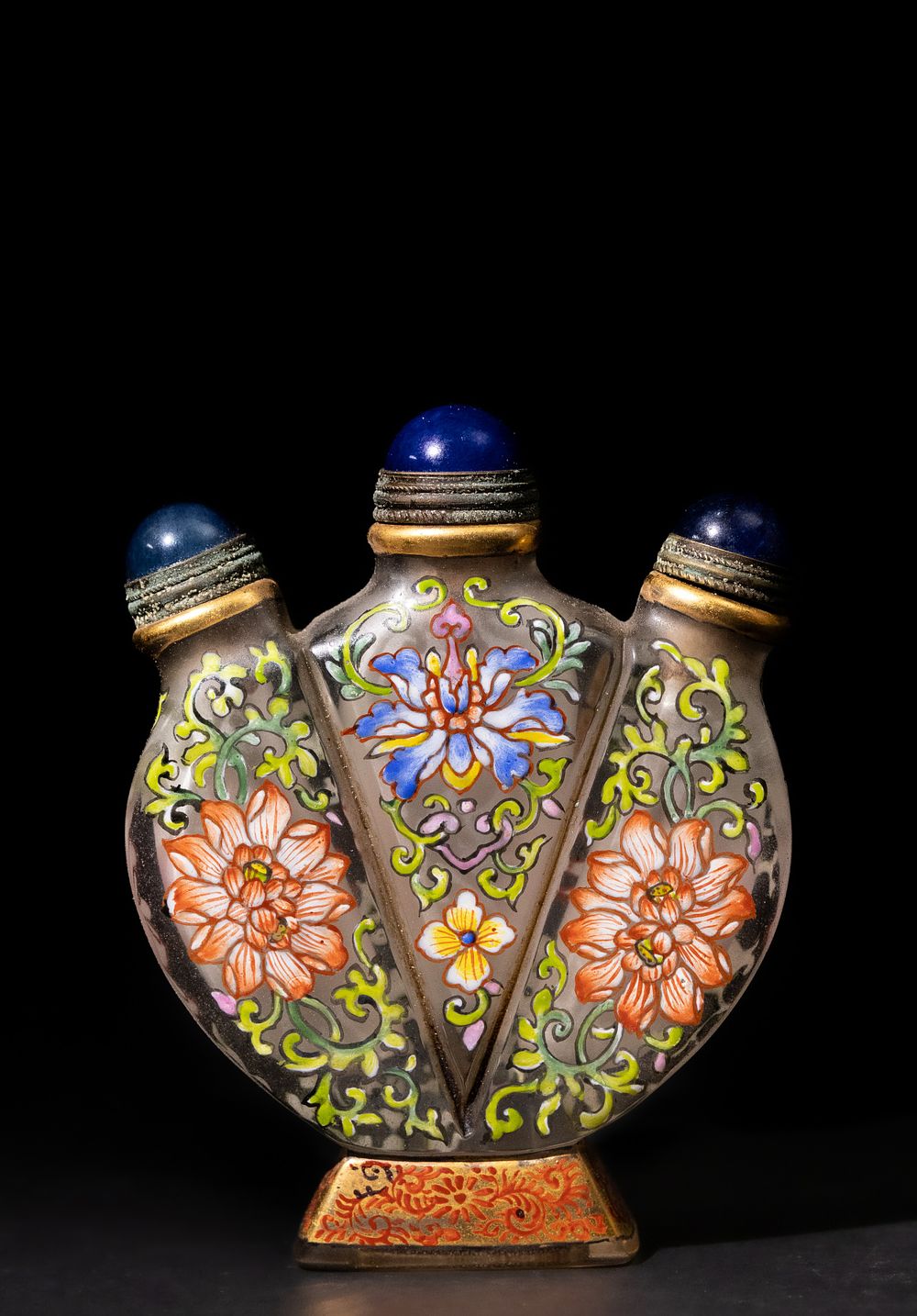 Lot 187: A Rare Chinese Glass Enamelled Snuff Bottle with...