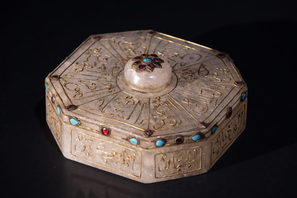 Lot 212: An Indian Mughal Style Crystal Octagonal Lidded Jewellery...