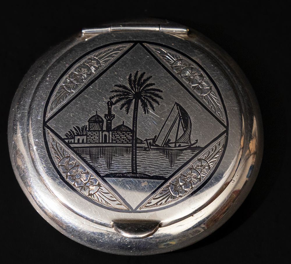 Lot 309: An Islamic Iraqi Niello Silver Compact Mirror.