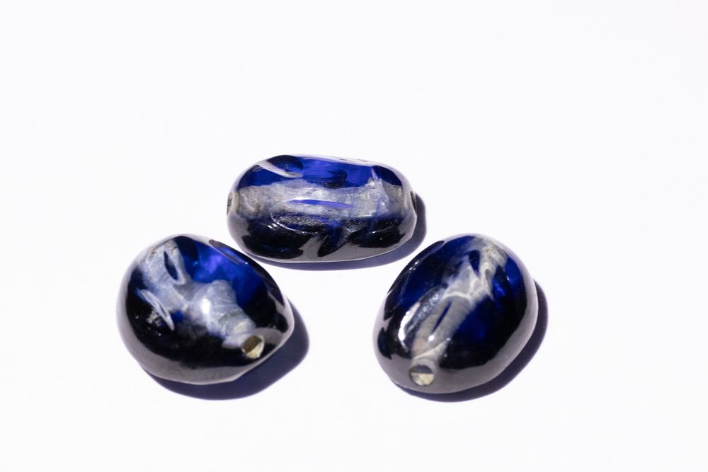 Lot 191: A Lot of 3 Indian Blue Gemstone Beads,...