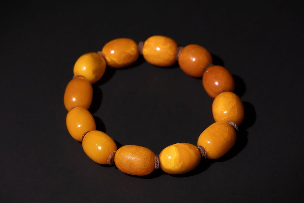 Lot 199: A Butterscotch Amber Beaded Bracelet.