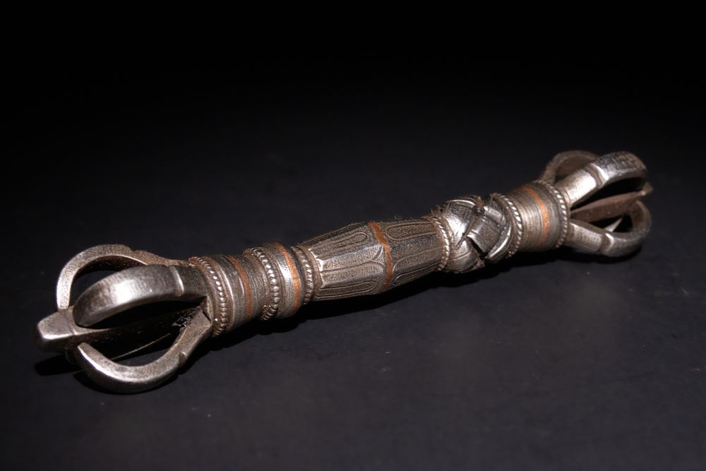 Lot 219: A Tibetan Iron Vajra with Copper Inlay, 19th...