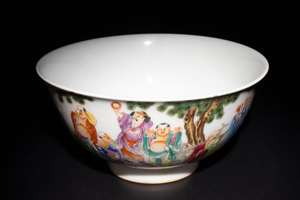 Lot 262: A Chinese Famille Rose Bowl with Outdoor Figures...
