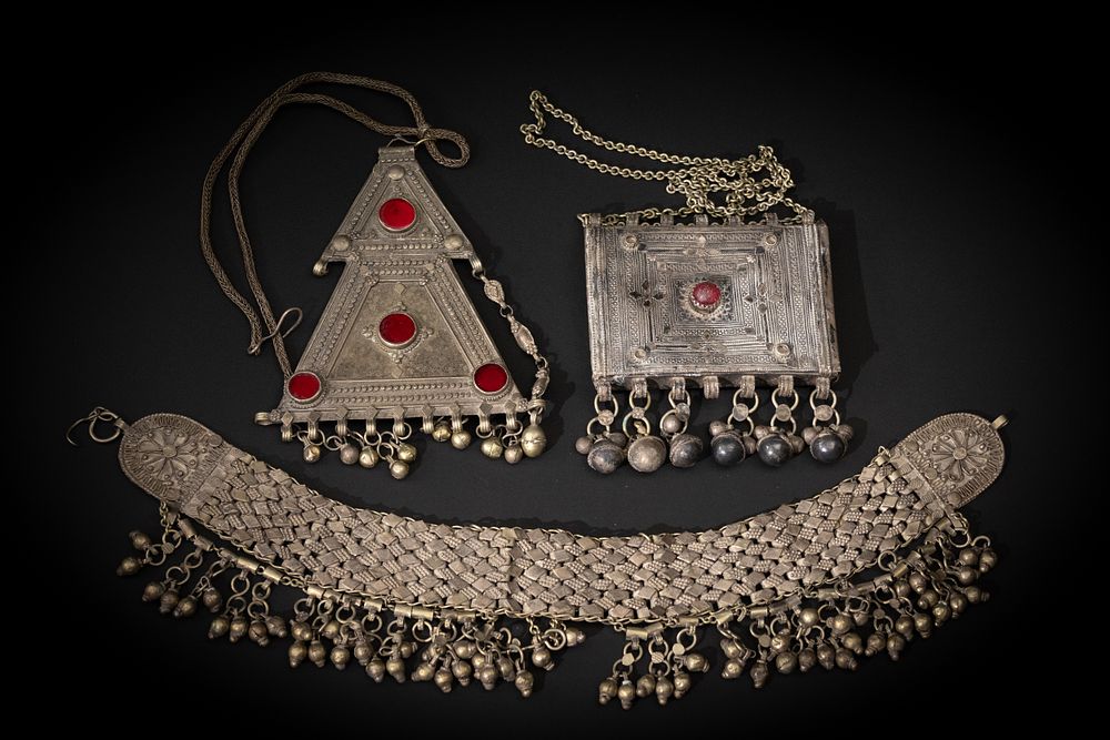 Lot 286: A Lot of Tribal Yemeni White Metal Jewellery...