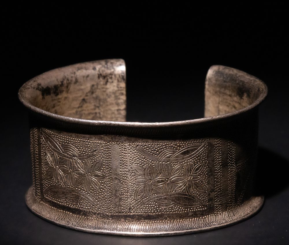 Lot 287: A Tribal Silver Cuff Bracelet with Floral Engravings.