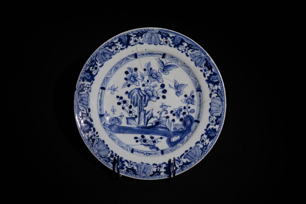 Lot 173: A Chinese Blue and White Porcelain Plate with...