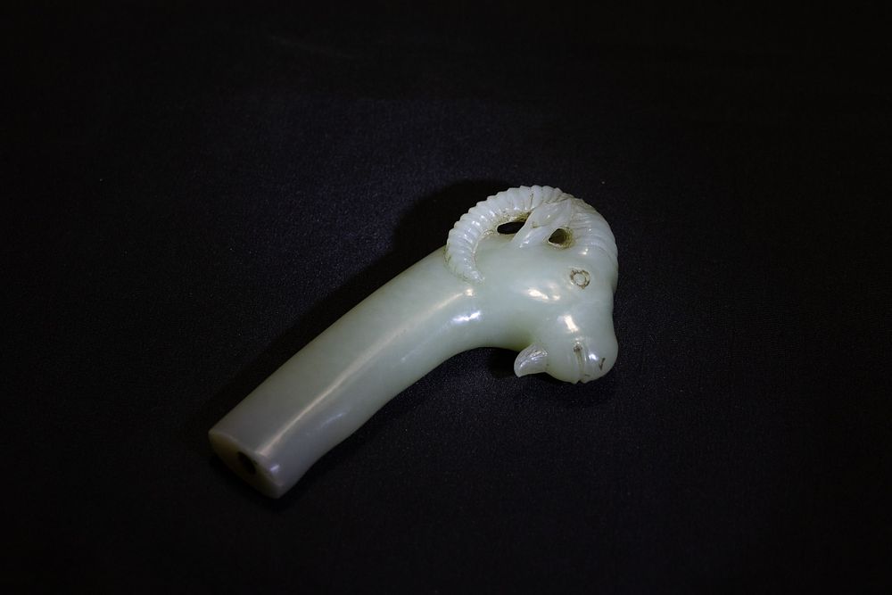 Lot 193: An Indian Mughal Jade Dagger Handle in the...