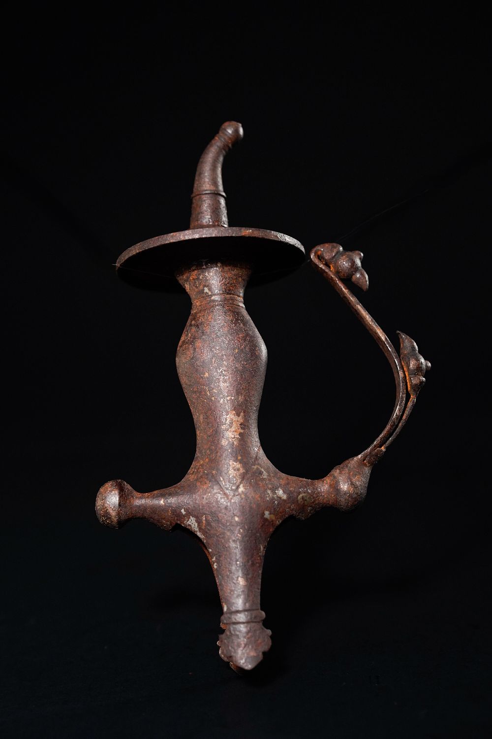 Lot 173: An Indian Sikh Iron Pesh Kabz Dagger Hilt.