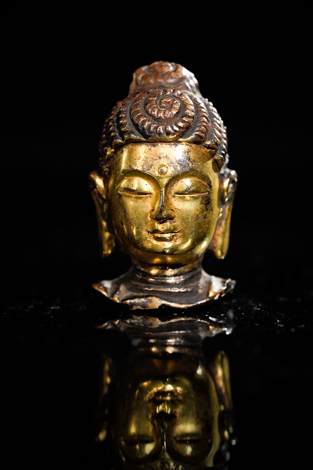 Lot 350: A Chinese Gold Gilt-Bronze Head of Buddha, 19th...