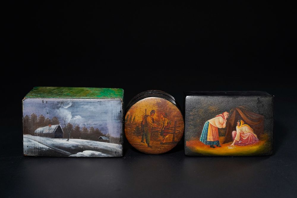 Lot 382: A Collection of Russian Lacquered Papier-Mâché Boxes.