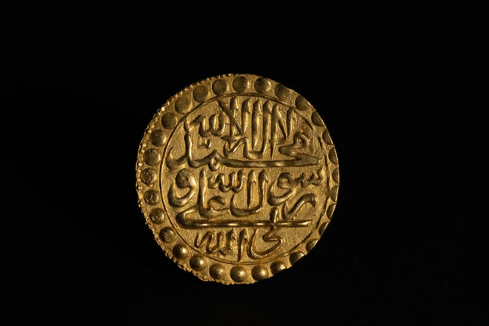 Lot 216: A Safavid Gold Ashrafi of Sultan Husayn, Struck...