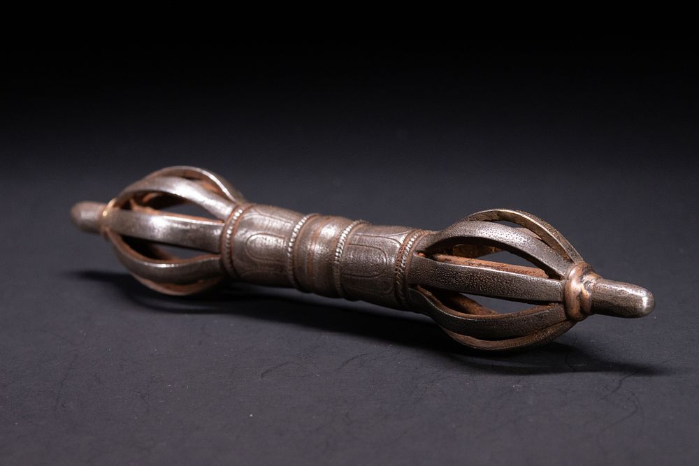 Lot 248: A Tibetan Copper-Inlaid Iron Vajra.