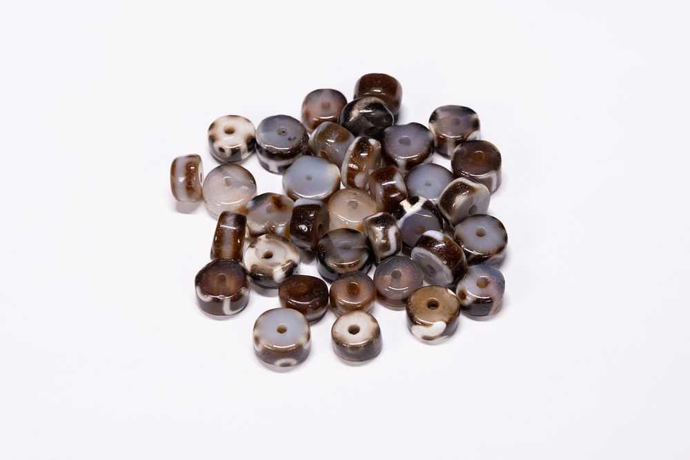 Lot 255: A Lot of Loose Dzi Agate Beads.