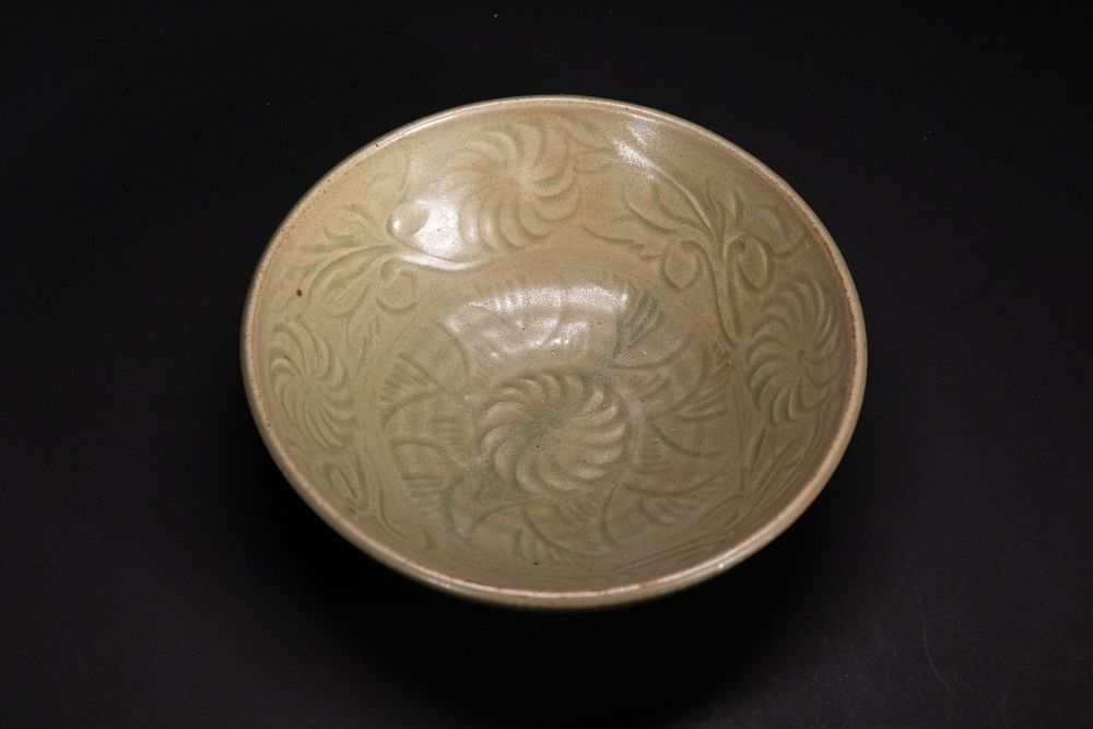 Lot 263: A Chinese Celadon Bowl with Incised Peony Motif.