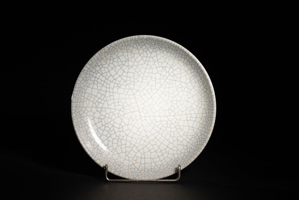 Lot 298: A Chinese Ge-Type Crackle-Glazed Porcelain Dish with Qianlong...