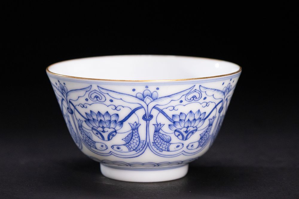 Lot 347: A Chinese Blue and White Porcelain Tea Bowl...