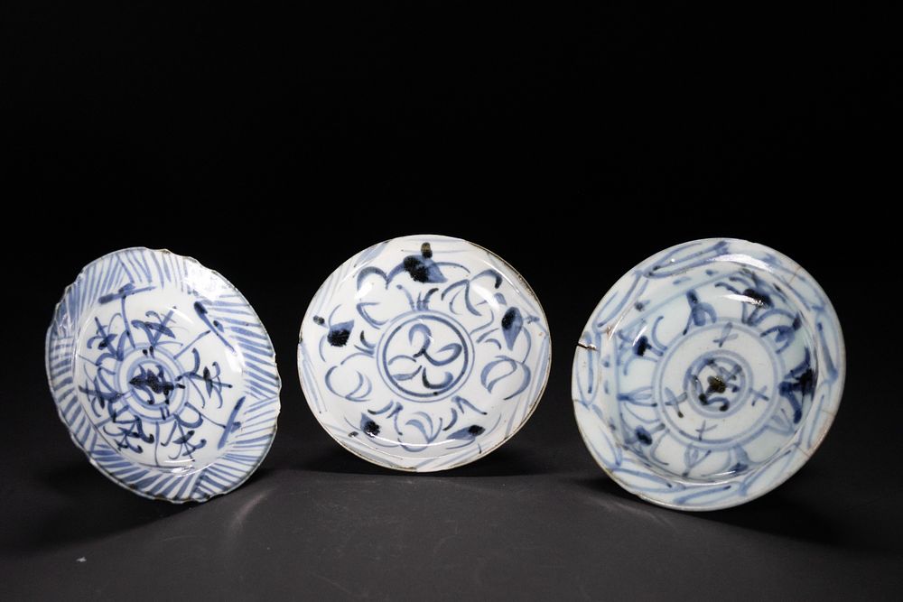 Lot 356: A Lot of Three Chinese Blue and White...