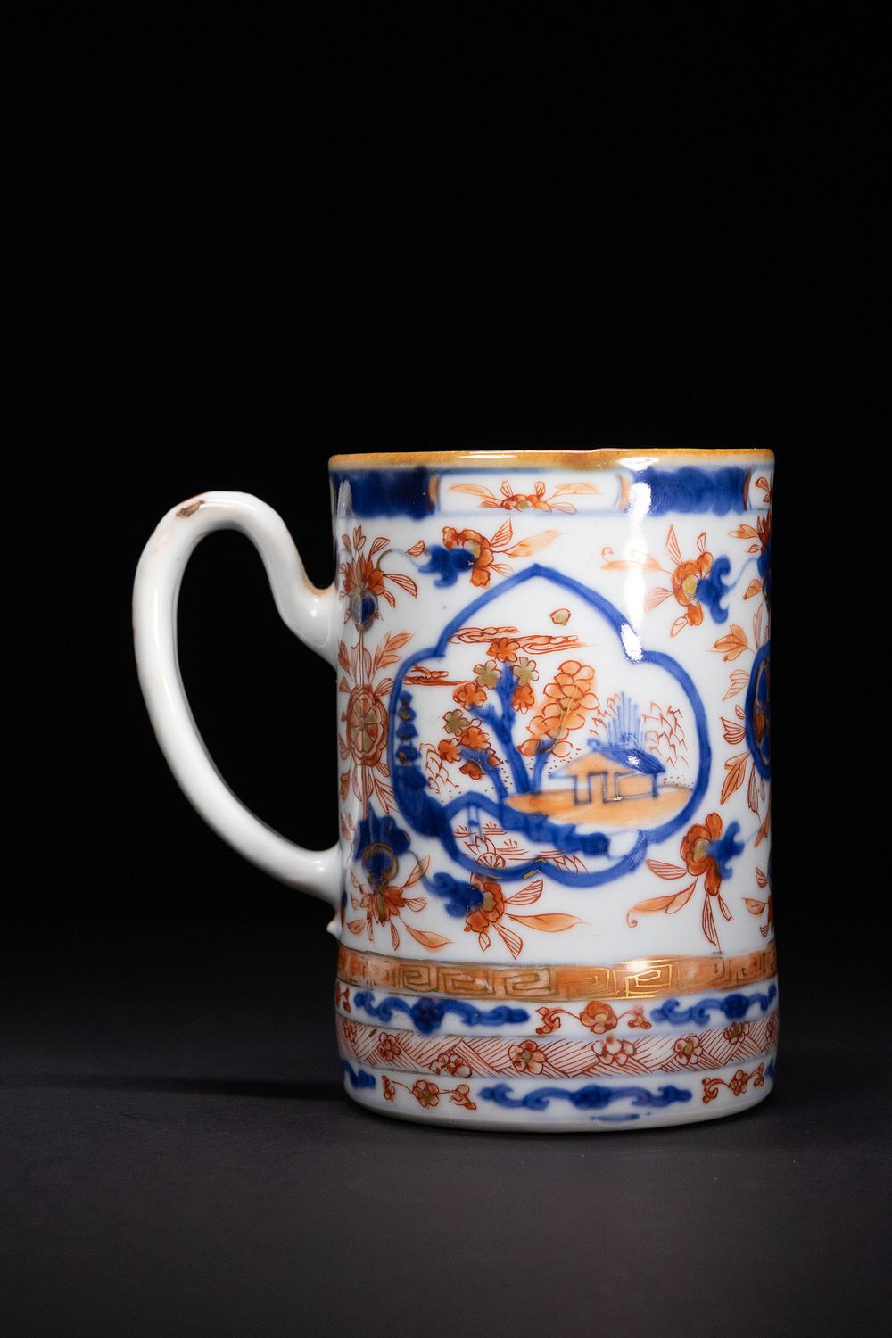 Lot 363: A Chinese Imari Porcelain Tankard, Kangxi Period, 17th–18th...