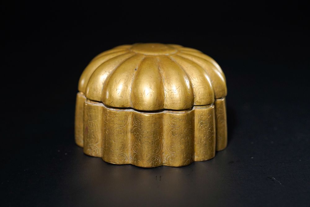 Lot 430: ** NO RESERVE** An Indian Brass Chrysanthemum-Form Lidded...