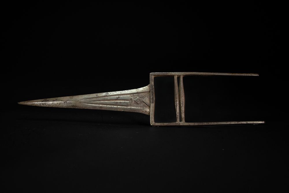 Lot 179: An Indian Steel Push Dagger Katar, 20th Century.