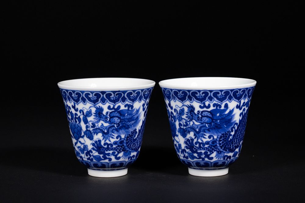Lot 316: A Pair of Chinese Blue and White Porcelain...
