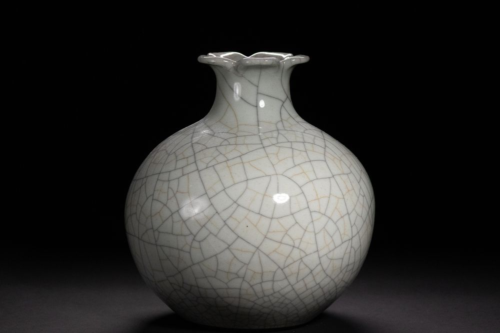 Lot 323: A Chinese Crackle-Glazed Porcelain Vase with Foliate Rim.