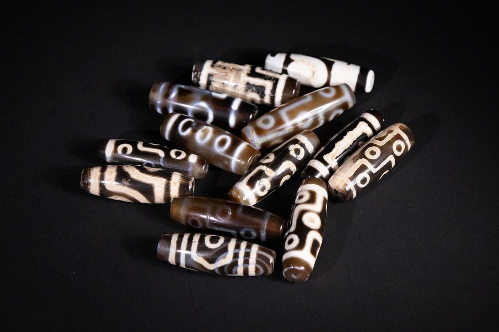 Lot 235: A Lot of Tibetan Dzi Beads with Etched...