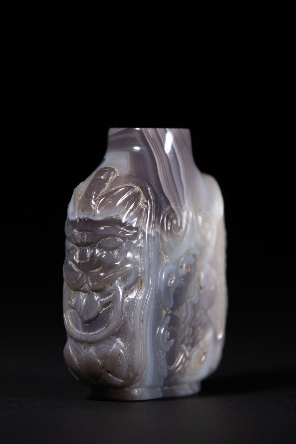 Lot 242: A Chinese Agate Snuff Bottle with Dragon Motifs.