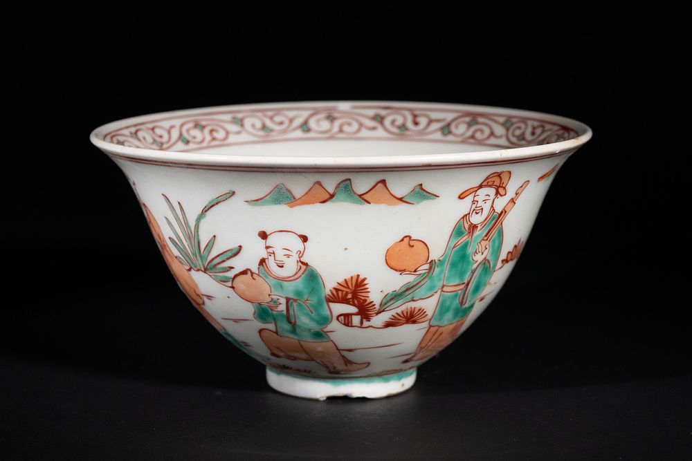 Lot 280: A Chinese Famille Verte Porcelain Bowl with Figures...