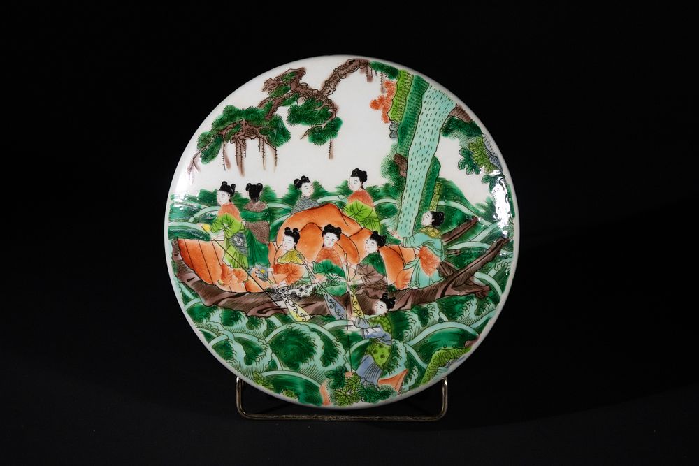 Lot 303: A Chinese Famille Verte Porcelain Lidded Box with...