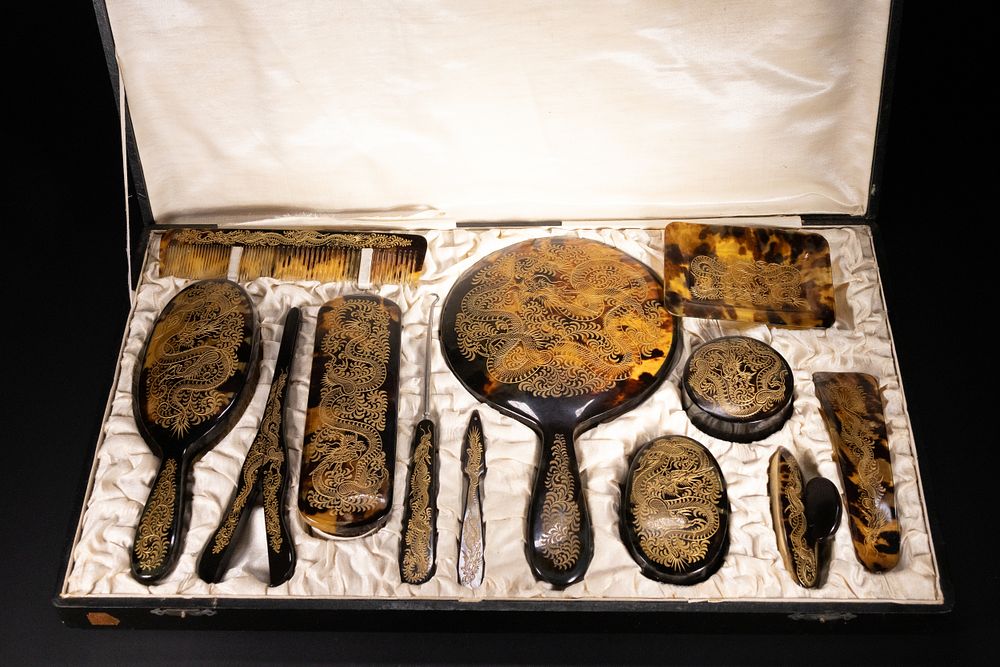 Lot 366: A Chinese Tortoiseshell Vanity Set with Gilt Dragon...