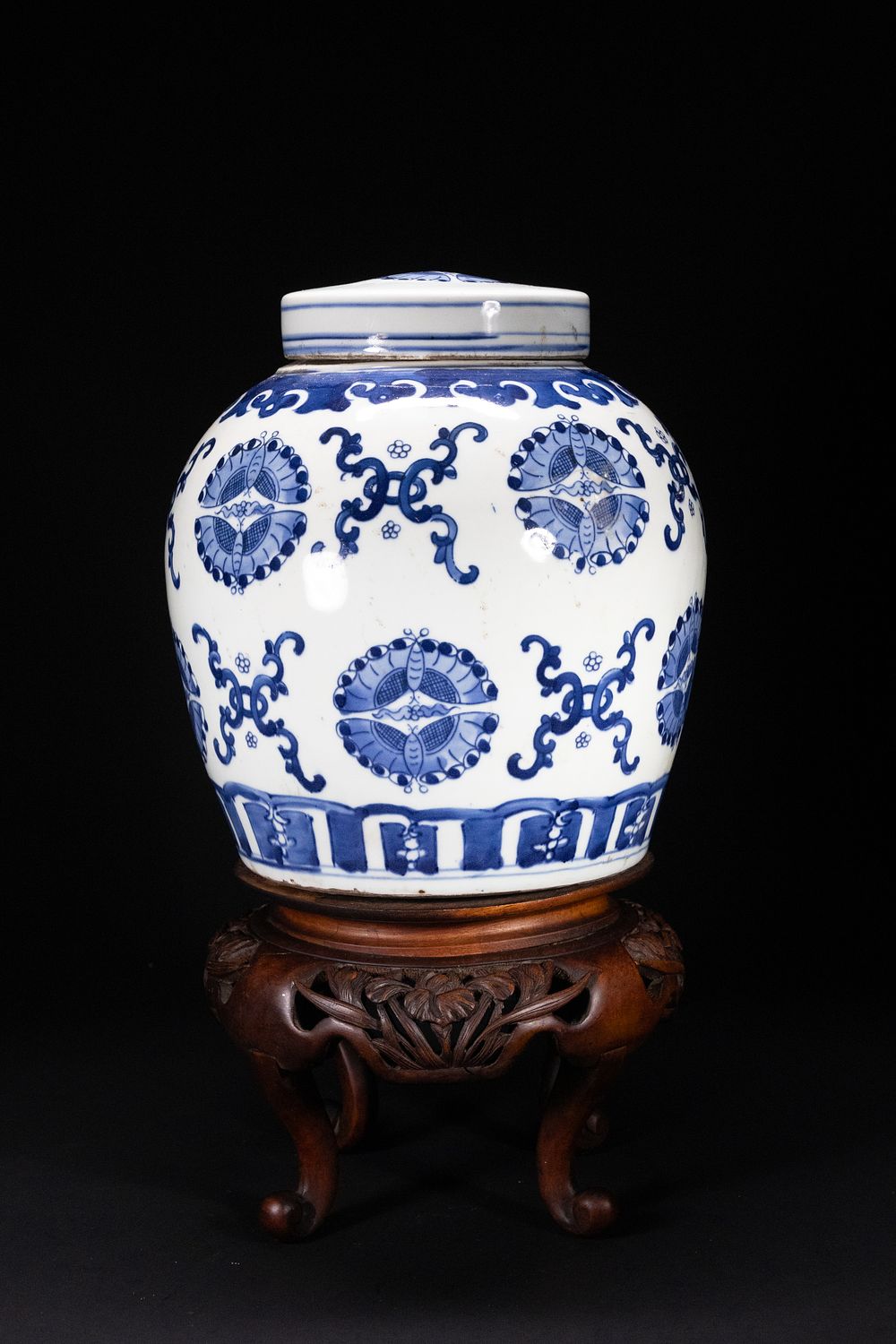 Lot 368: A Chinese Blue and White Porcelain Jar with...