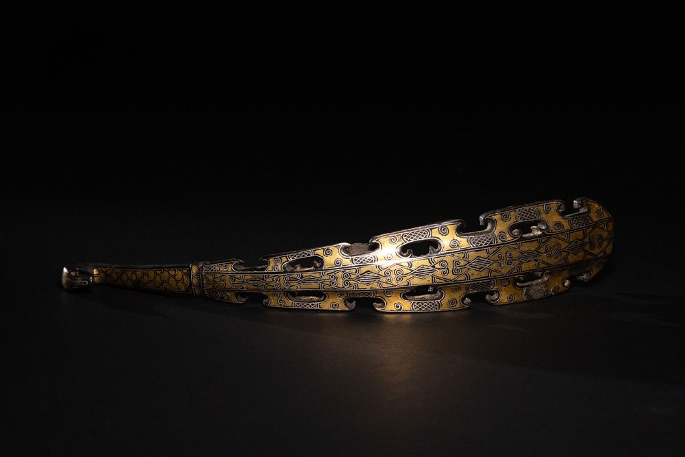 Lot 372: A Chinese Bronze Belt Buckle with Gold and...