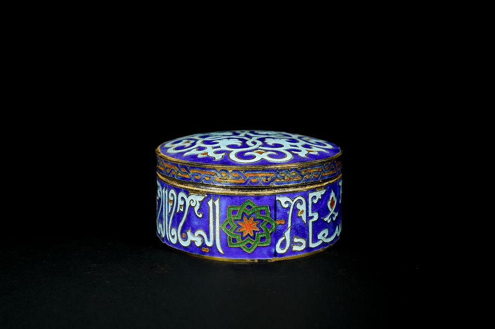 Lot 163: An Islamic Mamluk-Style Enamelled Lidded Box.