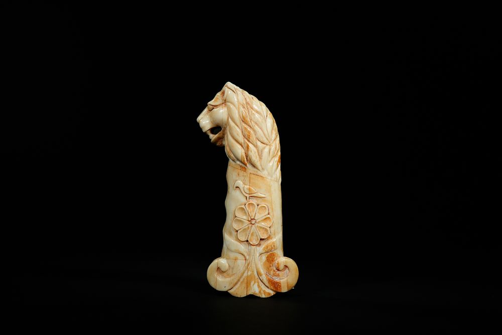 Lot 283: A Mughal Carved Bone Handle with Lion Head...
