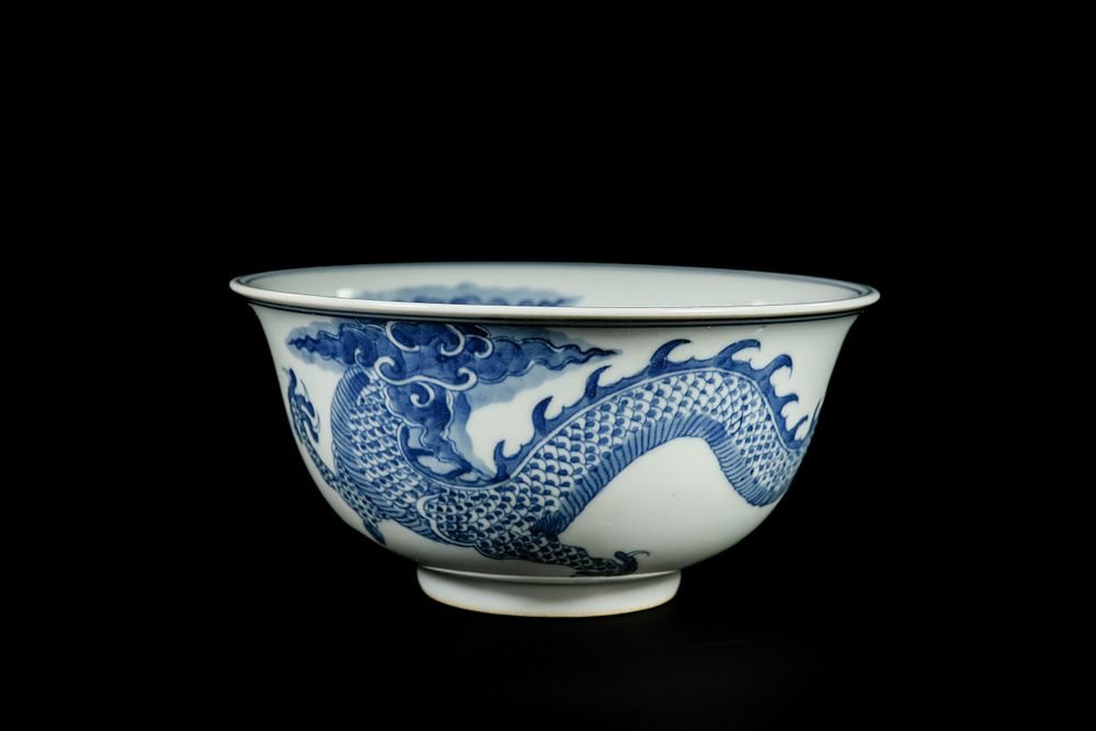 Lot 342: A Chinese Blue and White Porcelain Dragon Bowl.
