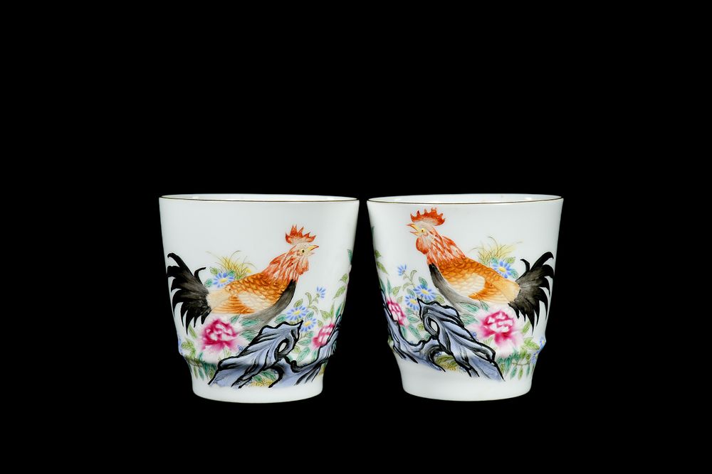 Lot 346: A Pair of Chinese Famille Rose ‘Rooster and...