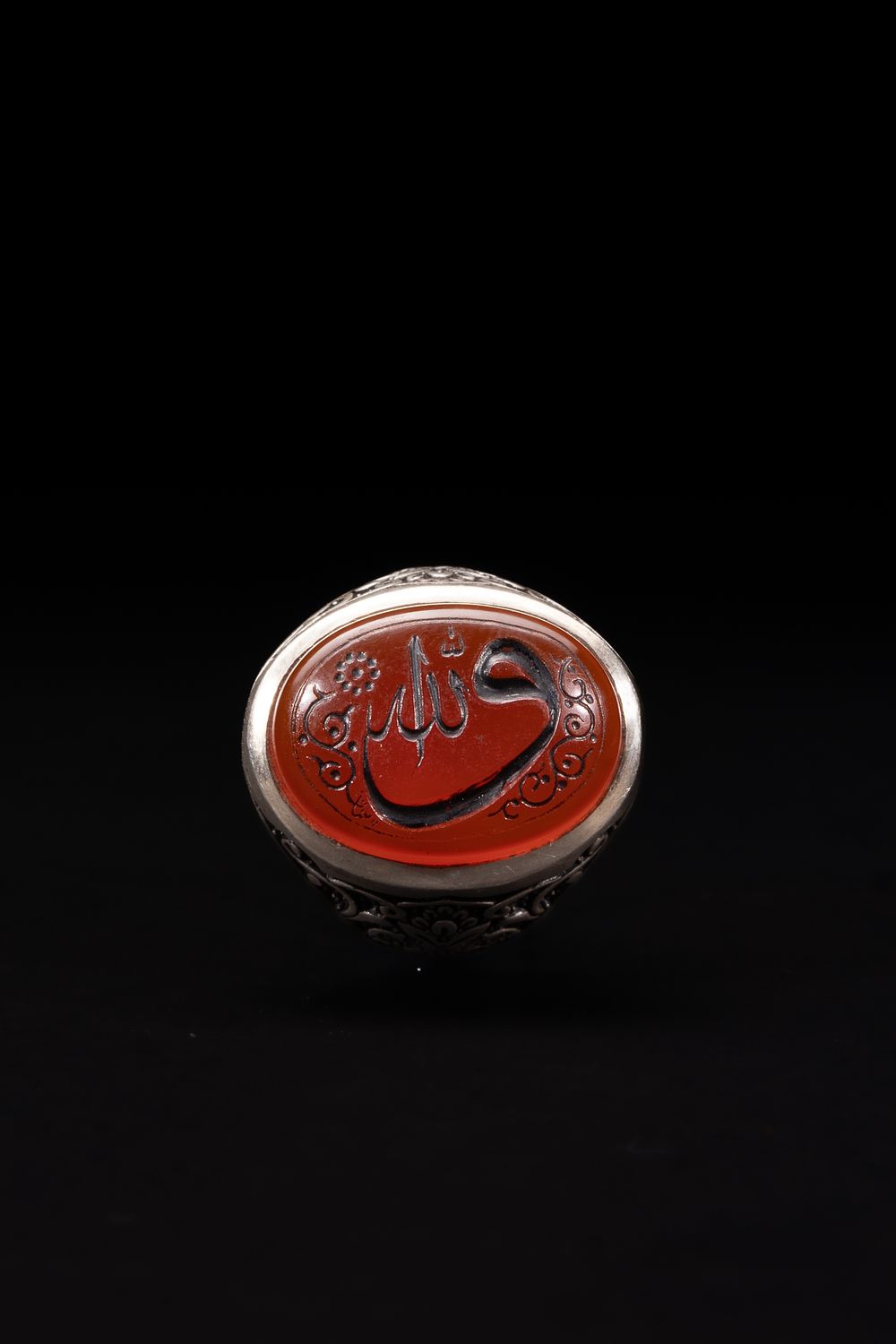 Lot 164: An Islamic Silver Ring with Oval Red Agate...