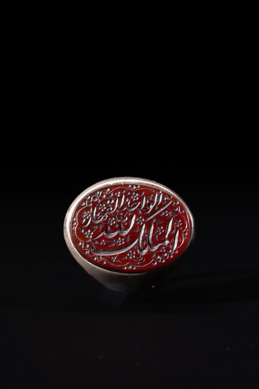 Lot 166: An Islamic Silver Ring with Oval Agate Intaglio...